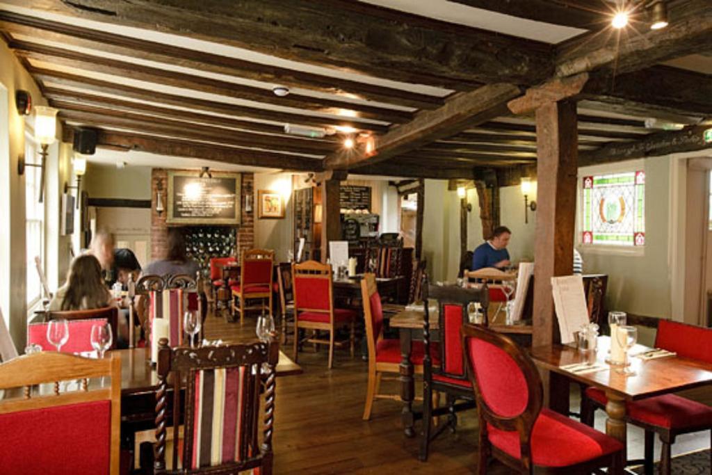 The Bell Hotel & Inn By Greene King Inns Woburn Restaurante foto